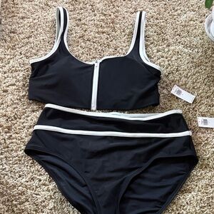 Old Navy NWT Black and White Bikini Set - medium top & large bottom